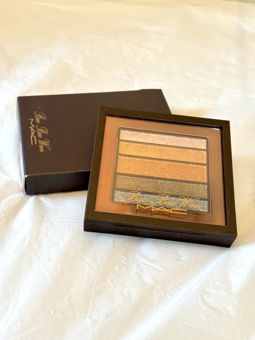 ❗️SALE❗️ ✨New✨MAC  Boa Boa Wan Jewels Limited Edition Eyeshadow Palette✨